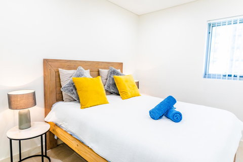 Near Train Station, New 2 BR Apt/free Parking - Holiday Find 22