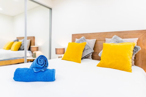 Near Train Station, New 2 BR Apt/free Parking - Holiday Find 21