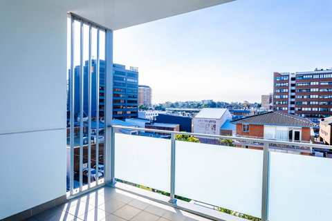 Near Train Station, New 2 BR Apt/free Parking - Holiday Find 36