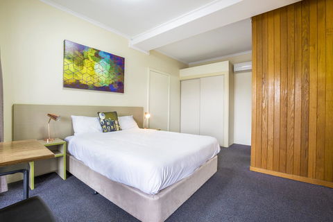 Boomerang Hotel - Holiday Find 0