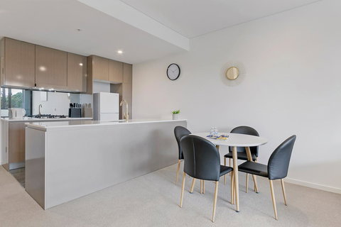 Stylish And Neat Two Bed Apartment In Wentworth Point - Holiday Find 3