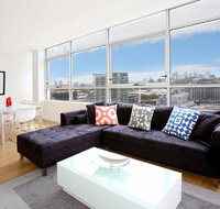 Gadigal Groove - Modern and Bright 3BR Executive Apartment in Zetland with Views - Holiday Find