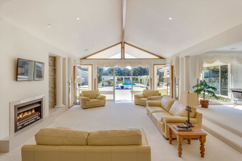 One Mile Mansion - Private Coastal Retreat FREE FAMILY ADVENTURE PASS - Holiday Find 13