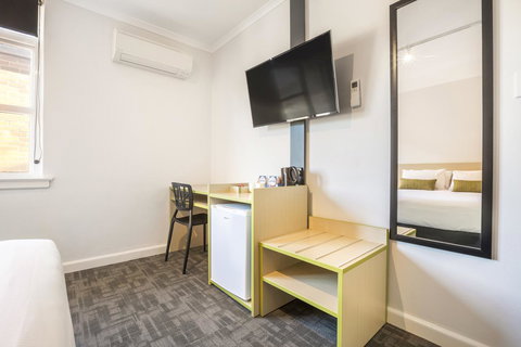 Nightcap At Hume Hotel - Holiday Find 10