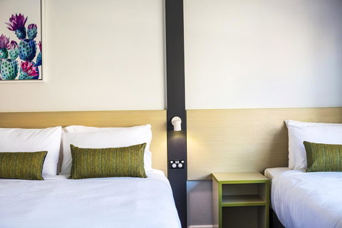 Nightcap At Hume Hotel - Holiday Find 13