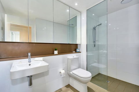 Astra Apartments Darwin - Holiday Find 11
