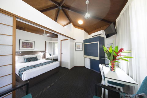 Palms City Resort - Holiday Find 40