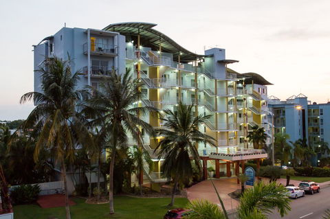 Cullen Bay Resorts - Holiday Find 11