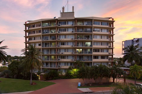 Cullen Bay Resorts - Holiday Find 12
