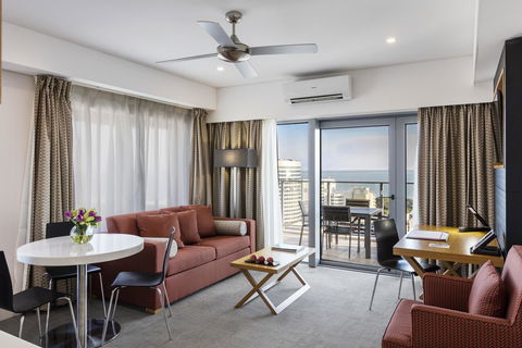 Oaks Darwin Elan Hotel - Holiday Find 16