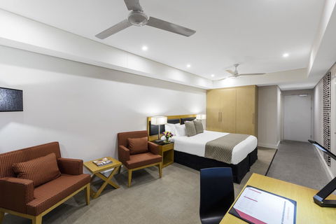 Oaks Darwin Elan Hotel - Holiday Find 11
