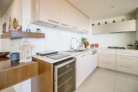 ZEN BY THE WATER - Esplanade Darwin Retreat - Holiday Find 23