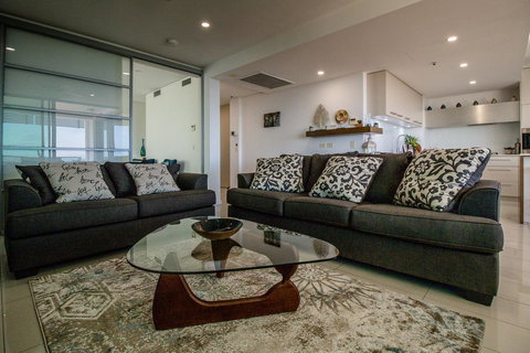 ZEN BY THE WATER - Esplanade Darwin Retreat - Holiday Find 41