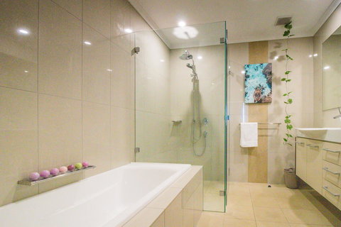 ZEN BY THE WATER - Esplanade Darwin Retreat - Holiday Find 19