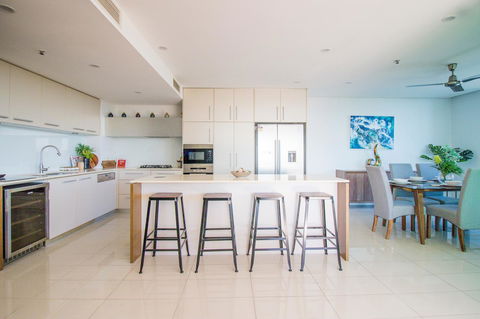 ZEN BY THE WATER - Esplanade Darwin Retreat - Holiday Find 21