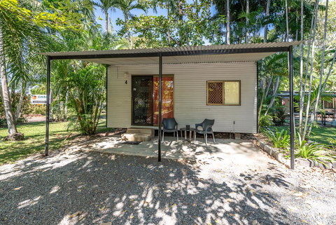 Oasis Tourist Park - Holiday Find 11