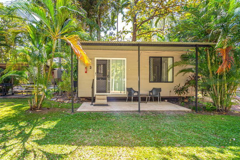 Oasis Tourist Park - Holiday Find 4