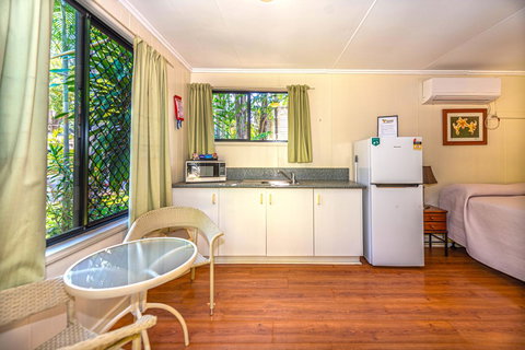 Oasis Tourist Park - Holiday Find 6