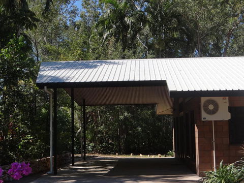DARWIN'S SHADY ACRES RETREAT - Holiday Find 3