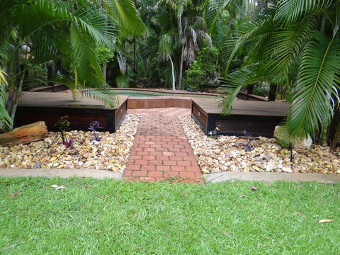 DARWIN'S SHADY ACRES RETREAT - Holiday Find 10