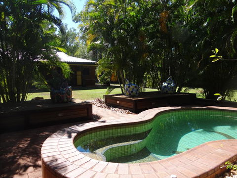 DARWIN'S SHADY ACRES RETREAT - Holiday Find 12
