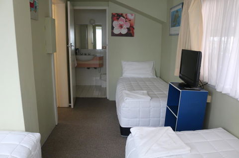 Golden Sands Motor Inn - Holiday Find 22