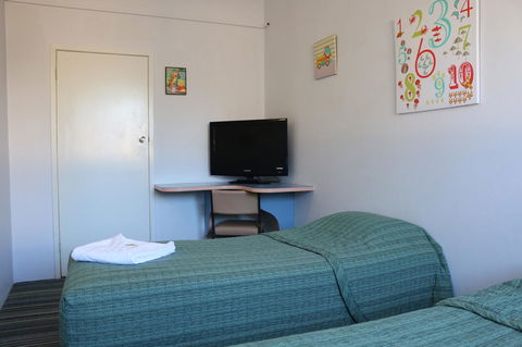 Golden Sands Motor Inn - Holiday Find 19
