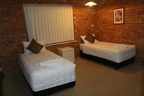 Golden Sands Motor Inn - Holiday Find 5