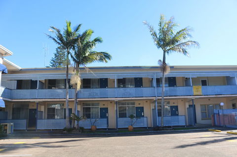 Golden Sands Motor Inn - Holiday Find 11