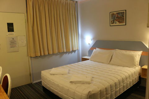 Golden Sands Motor Inn - Holiday Find 16