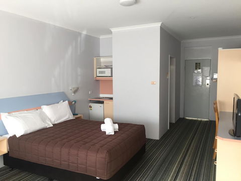 Golden Sands Motor Inn - Holiday Find 8