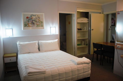 Golden Sands Motor Inn - Holiday Find 1