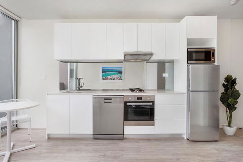 Bondi Beach Studio King Suite + Balcony - Holiday Find 3