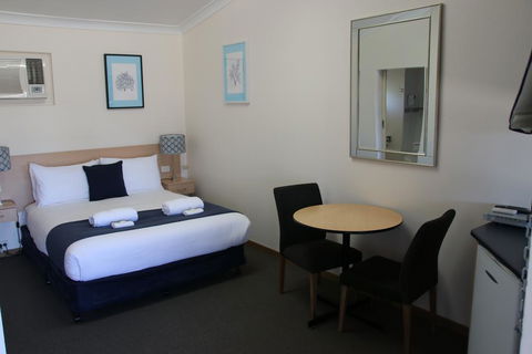 Border Motel - Holiday Find 0