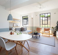 Boutique Sunlit Studio with Designer Furnishings - Holiday Find