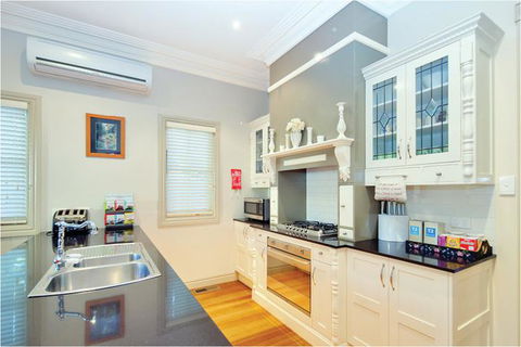 Brantwood Cottage Luxury Accommodation - Holiday Find 1