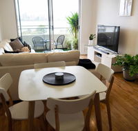 Breathtaking River  City Views Free Parking  WiFi - Holiday Find