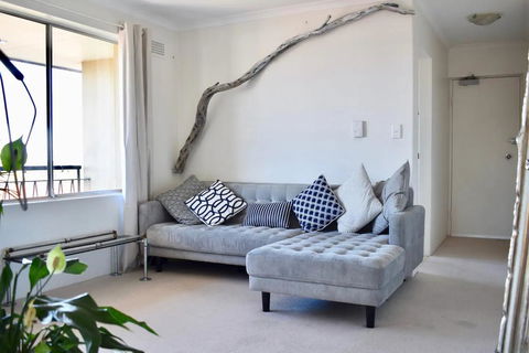 BRIGHT And Airy TOP FLOOR Apartment With FAB Views - Holiday Find 0