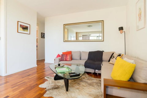 Bright And Spacious Apartment Near Bronte Beach - Holiday Find 1