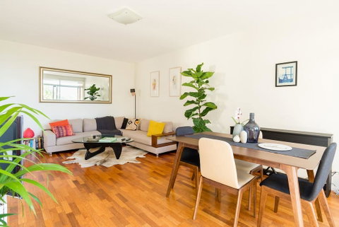 Bright And Spacious Apartment Near Bronte Beach - Holiday Find 0