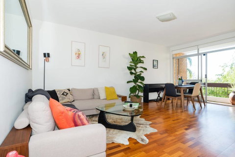 Bright And Spacious Apartment Near Bronte Beach - Holiday Find 2