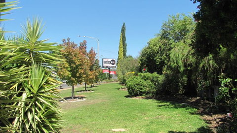 Bristol Hill Motor Inn & Peppa's Licensed Restaurant - Holiday Find 2
