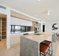 Broadbeach New Luxury Vue 17 Beach Views - Holiday Find
