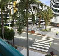 Broadbeach Private Apt with CHA - Holiday Find