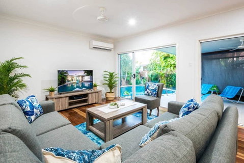 Broadbeach Waters Home With Private Pool - Holiday Find 2