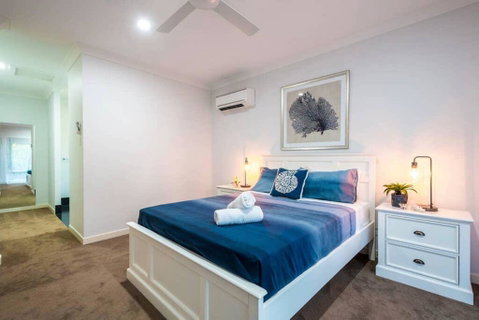 Broadbeach Waters Home With Private Pool - Holiday Find 3