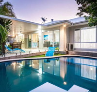 Broadbeach Waters Home With Private Pool - Holiday Find