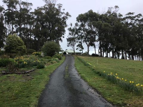 Bruny Sunset Beach GateAway - Holiday Find 1