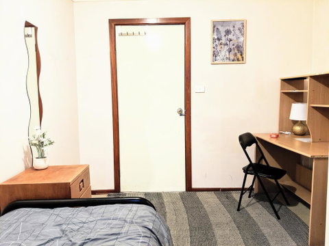 Budget Clayton Homestay - Holiday Find 3