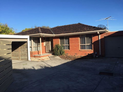 Budget Clayton Homestay - Holiday Find 1